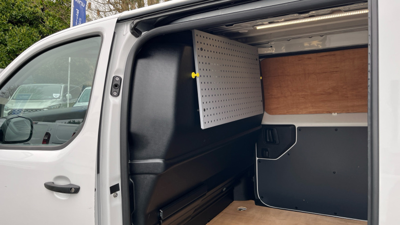 Vauxhall Vivaro L1 Diesel 2900 1.5d 100PS Prime H1 Van